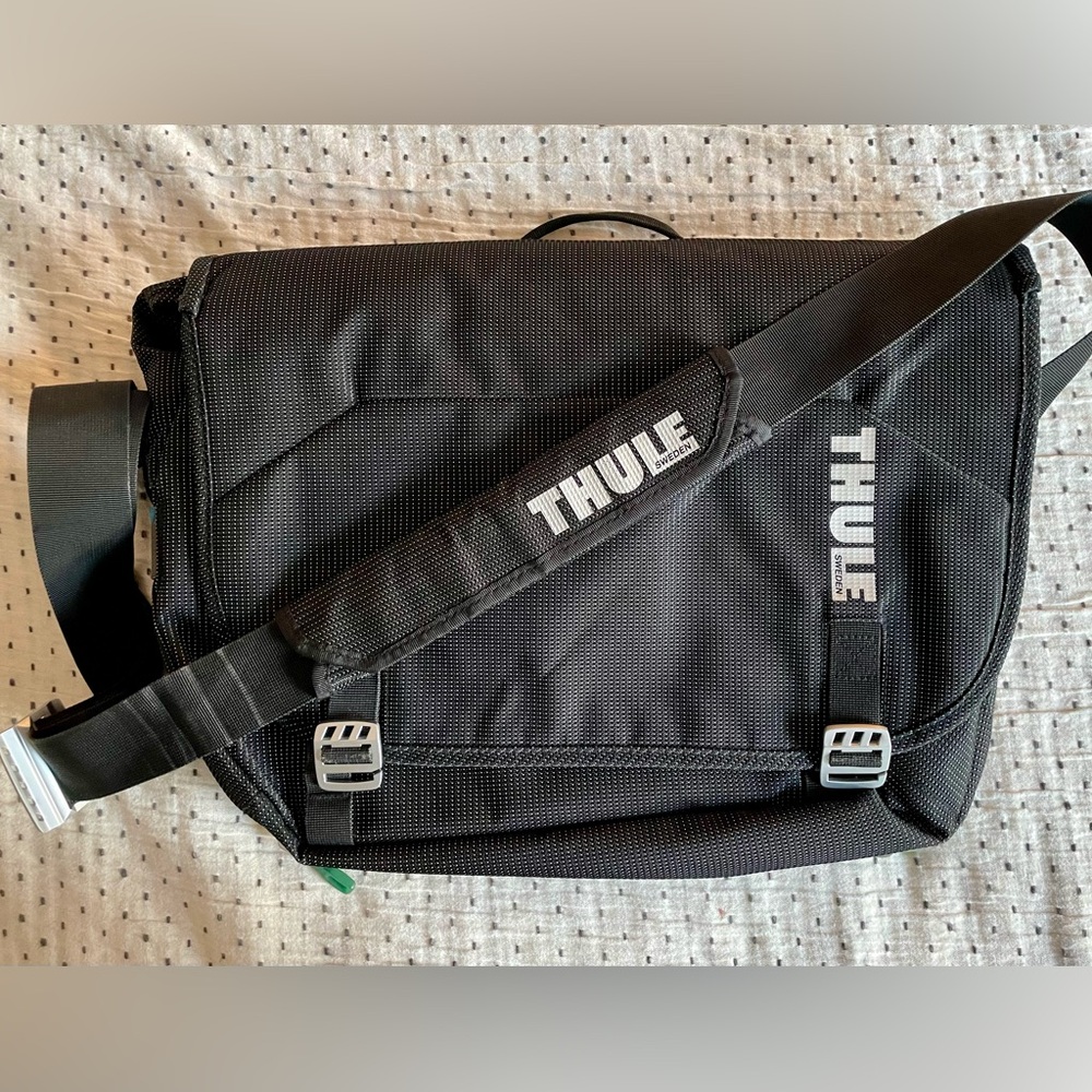 Thule Black Laptop Messenger Bag with Shoulder Strap